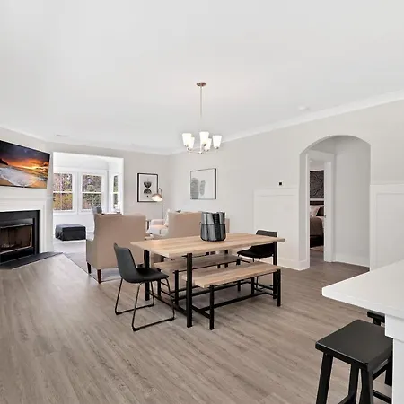 #7 Cheerful Golf 3 Bdr Home/Fire Place/Car Garage/